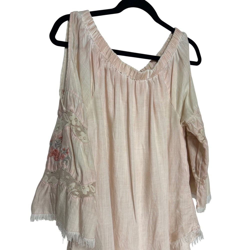 Billy T Cold Shoulder Floral Embroidered Bell Sleeve Fringe Hem Blouse Size S - Picture 2 of 11